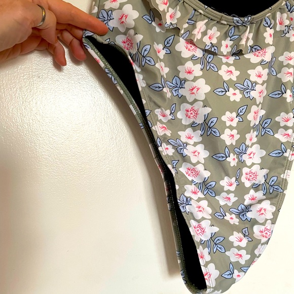 NASTY GAL Flowered One-Piece High Leg Swimsuit - Picture 5 of 6